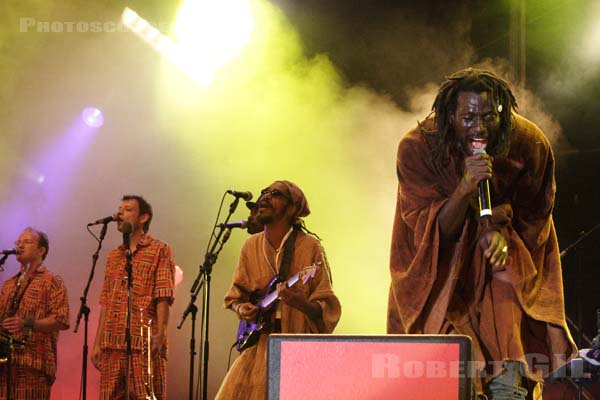 TIKEN JAH FAKOLY - 2005-09-09 - LA COURNEUVE - Parc Departemental - Grande Scene - 